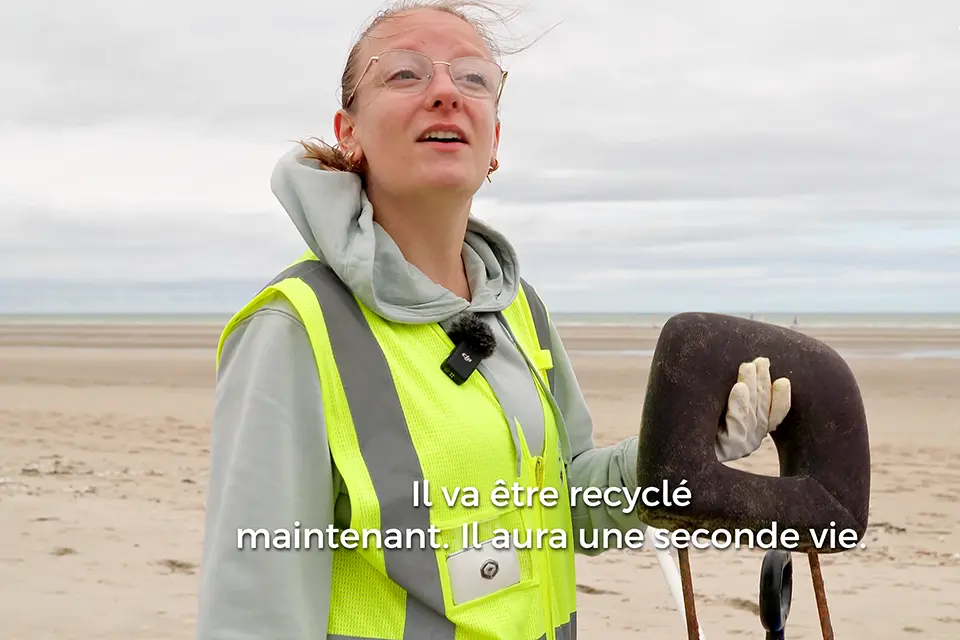 Camille nous explique en quoi constistent les nettoyages de plage